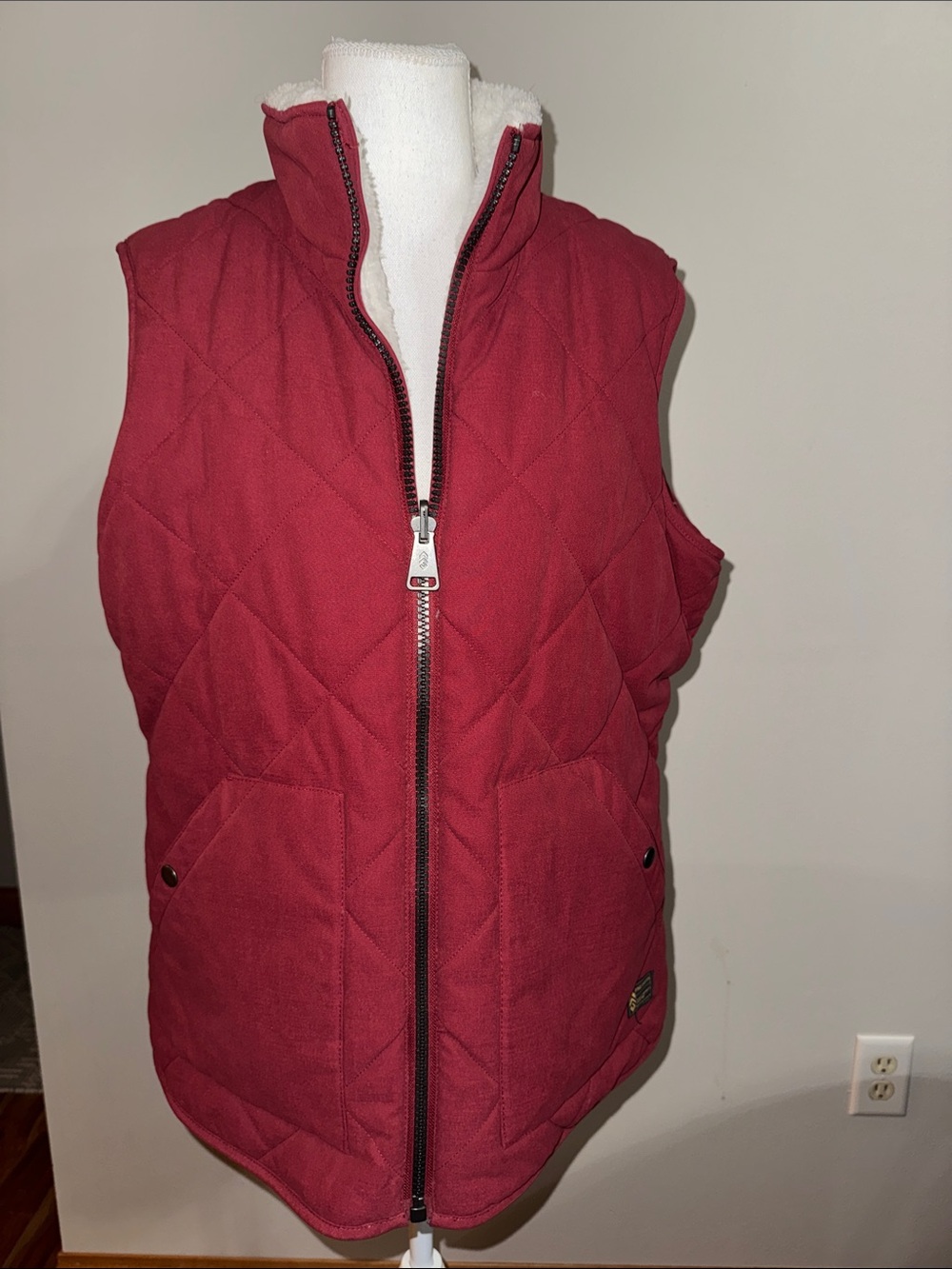 NEW Women’s Free Country Quilted Red Vest with Sherpa Insulation-Large